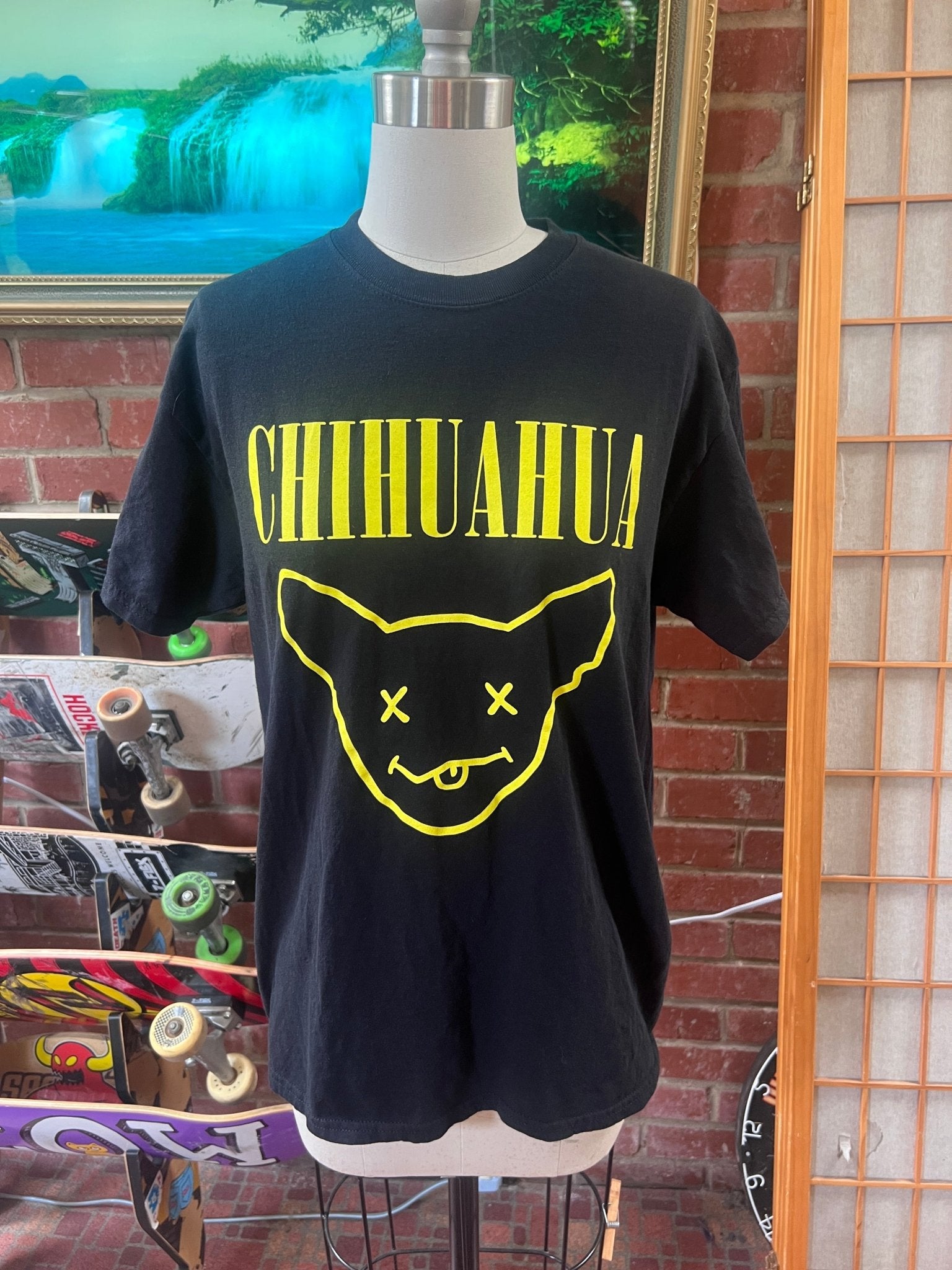 SMELLS LIKE CHIHUAHUA T-SHIRT - BIGFOOT MAGAZINE - T-Shirt